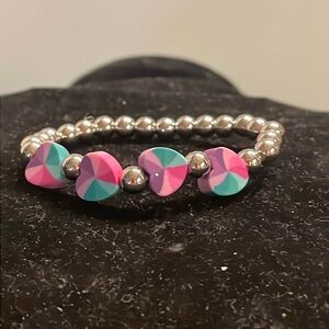 7” beaded stackable stretch bracelet with 23 silver beads & 4 heart shaped beads
